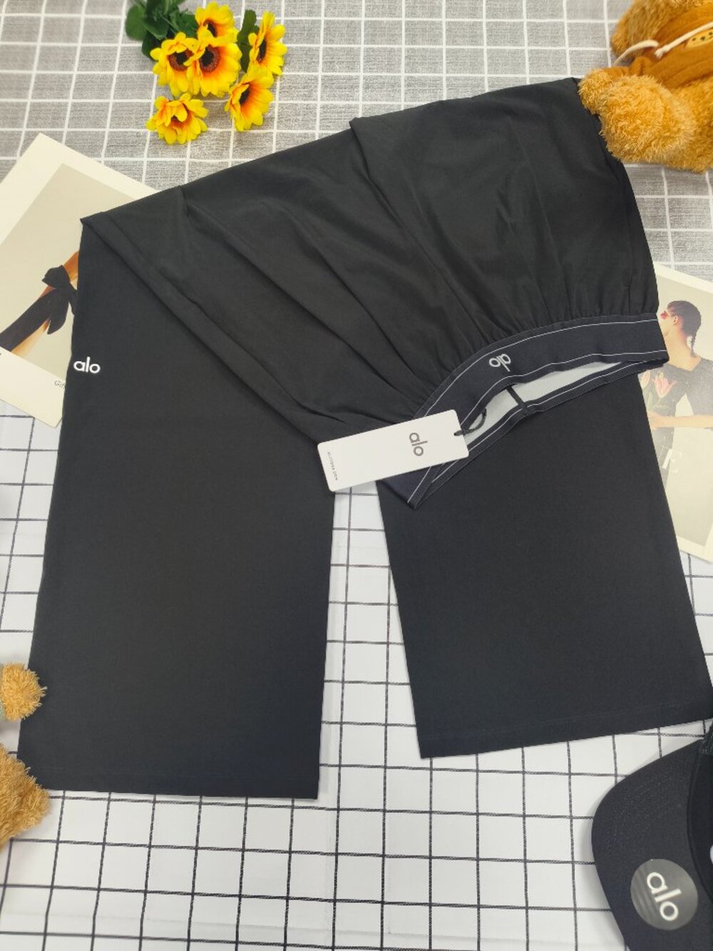 Alo Yoga Black Trouser Regular 30-inch pant length/Smoke and pet free💐💝